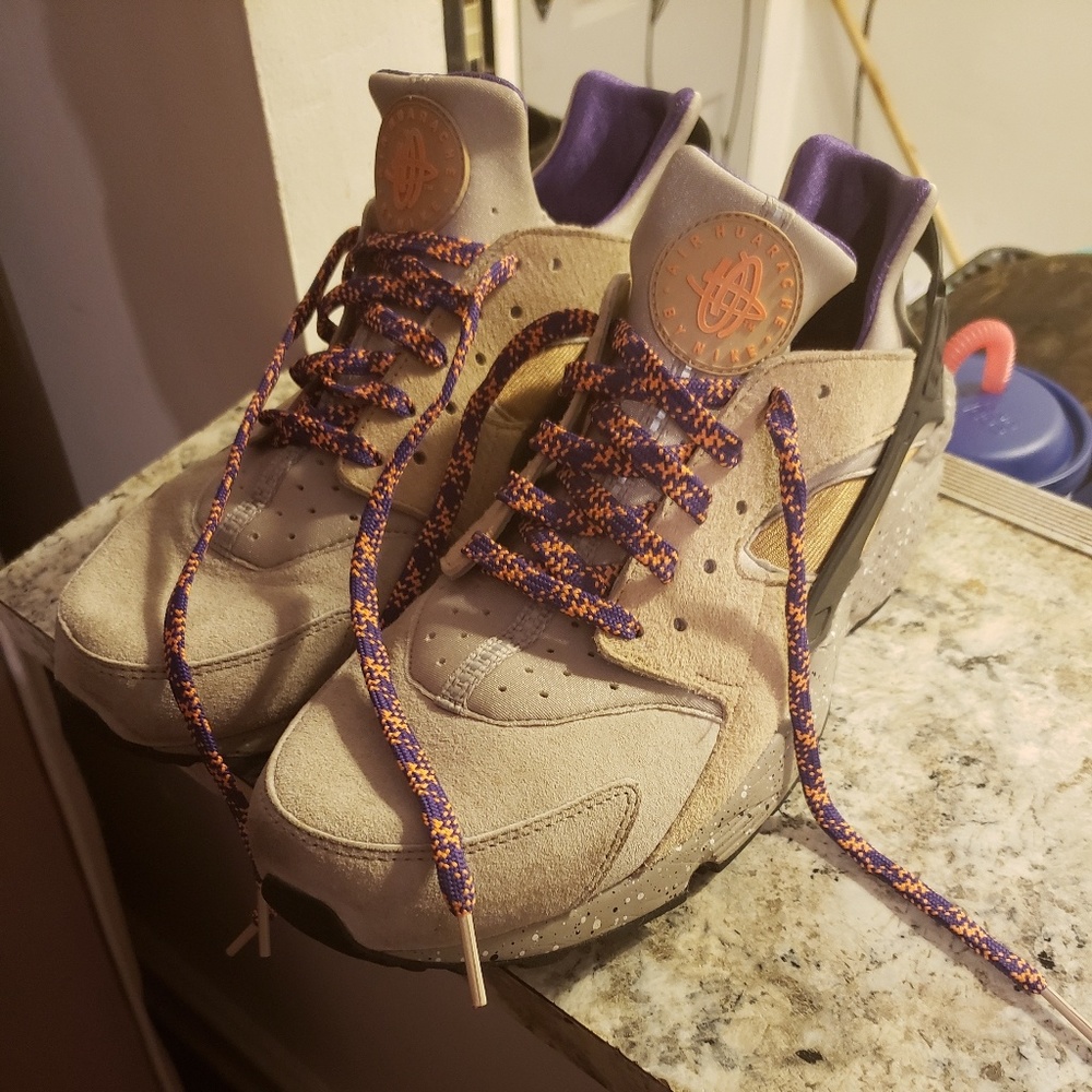 A pair Nike